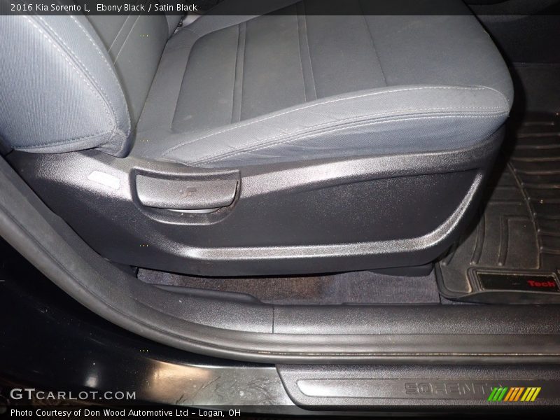 Ebony Black / Satin Black 2016 Kia Sorento L
