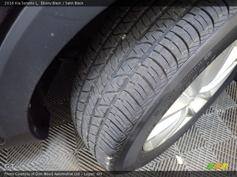 Ebony Black / Satin Black 2016 Kia Sorento L