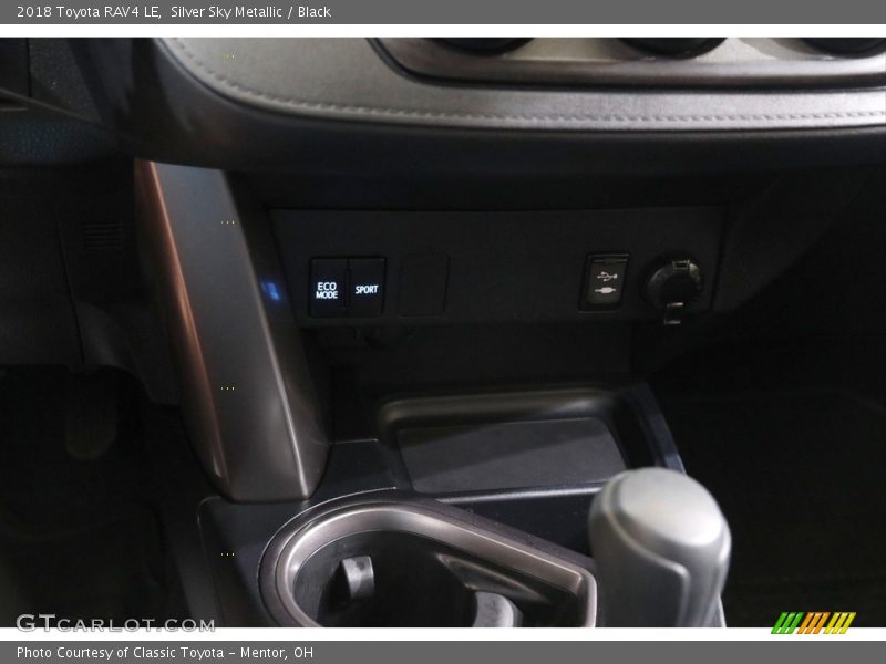 Silver Sky Metallic / Black 2018 Toyota RAV4 LE