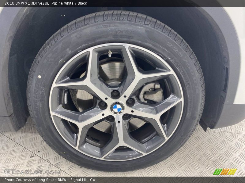 Alpine White / Black 2018 BMW X1 sDrive28i