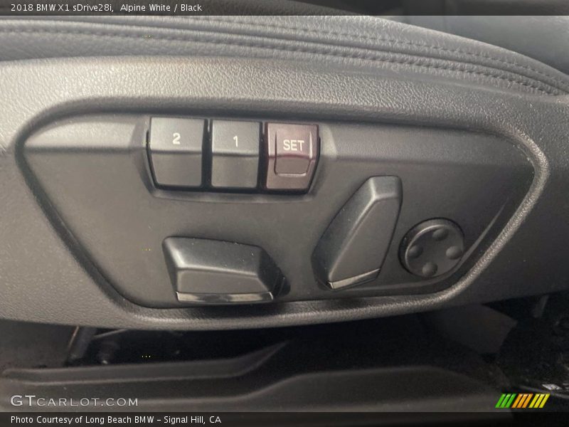 Alpine White / Black 2018 BMW X1 sDrive28i