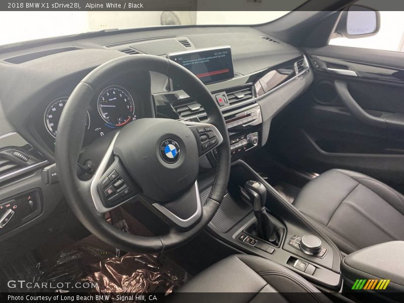 Alpine White / Black 2018 BMW X1 sDrive28i