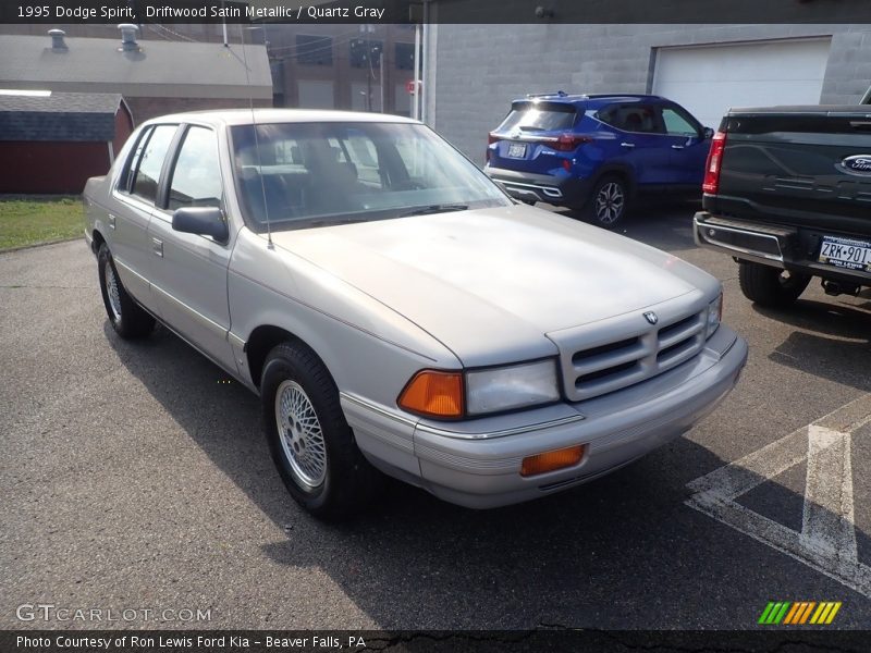 Front 3/4 View of 1995 Spirit 