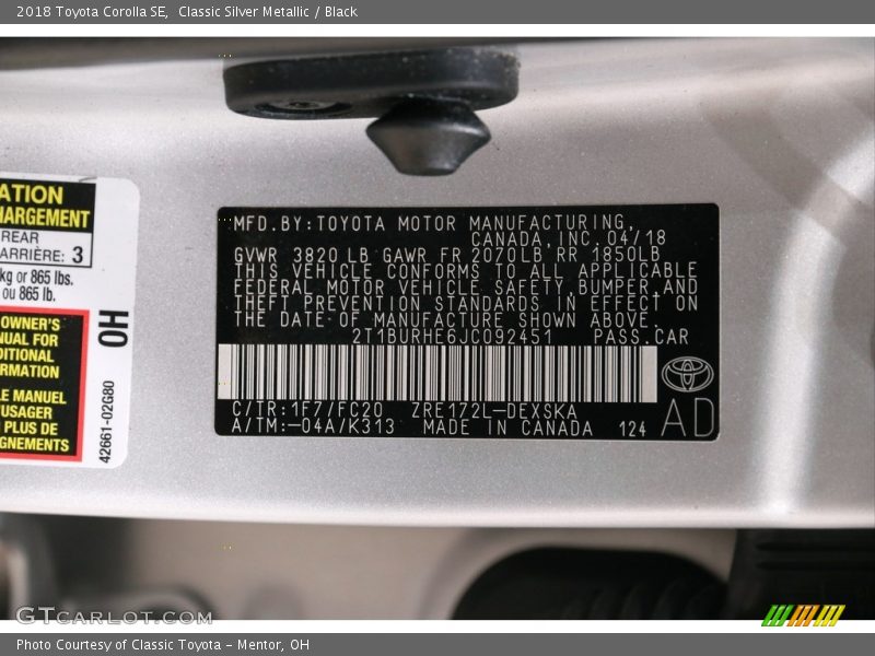 Classic Silver Metallic / Black 2018 Toyota Corolla SE