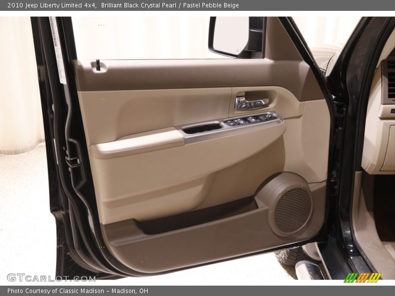 Brilliant Black Crystal Pearl / Pastel Pebble Beige 2010 Jeep Liberty Limited 4x4