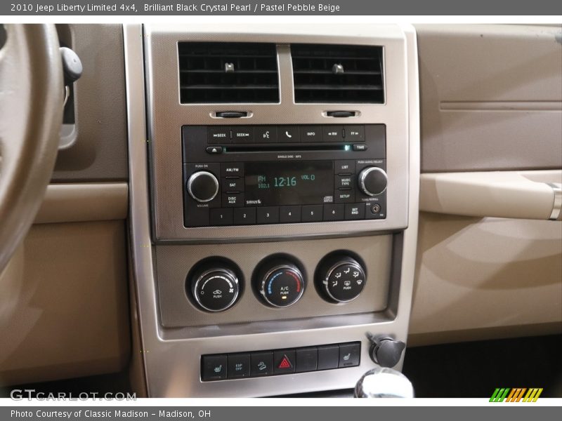 Brilliant Black Crystal Pearl / Pastel Pebble Beige 2010 Jeep Liberty Limited 4x4