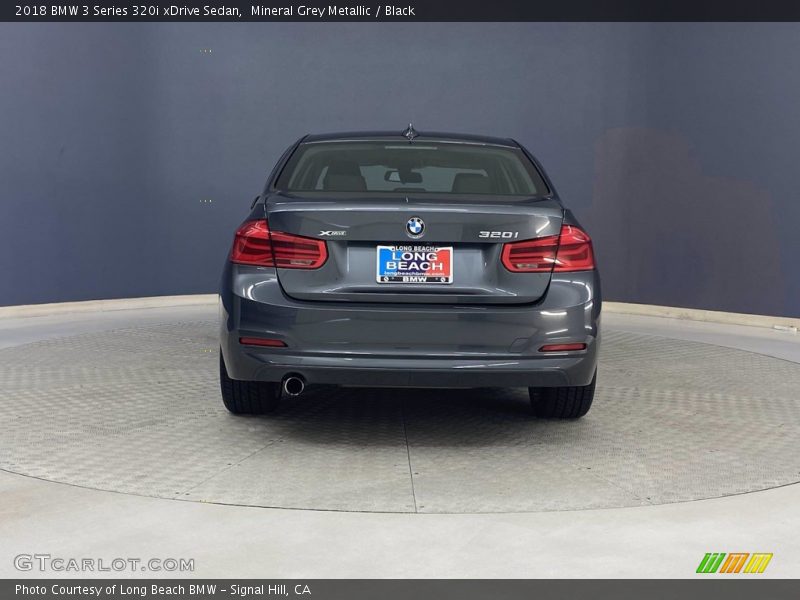 Mineral Grey Metallic / Black 2018 BMW 3 Series 320i xDrive Sedan