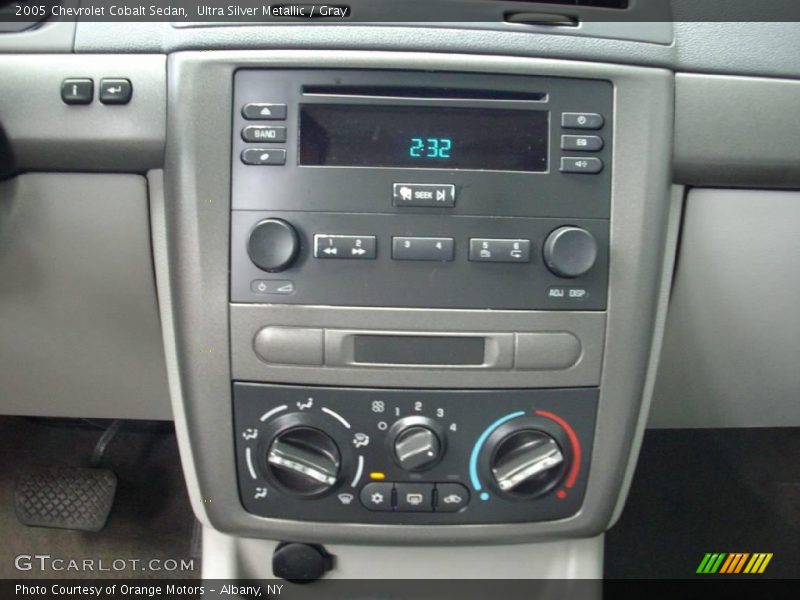 Ultra Silver Metallic / Gray 2005 Chevrolet Cobalt Sedan