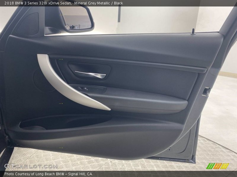 Mineral Grey Metallic / Black 2018 BMW 3 Series 320i xDrive Sedan