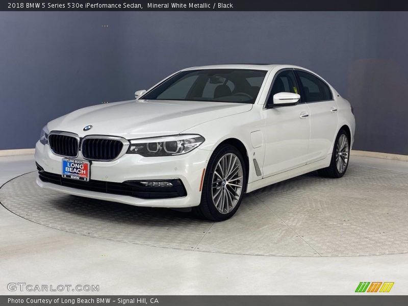 Mineral White Metallic / Black 2018 BMW 5 Series 530e iPerfomance Sedan