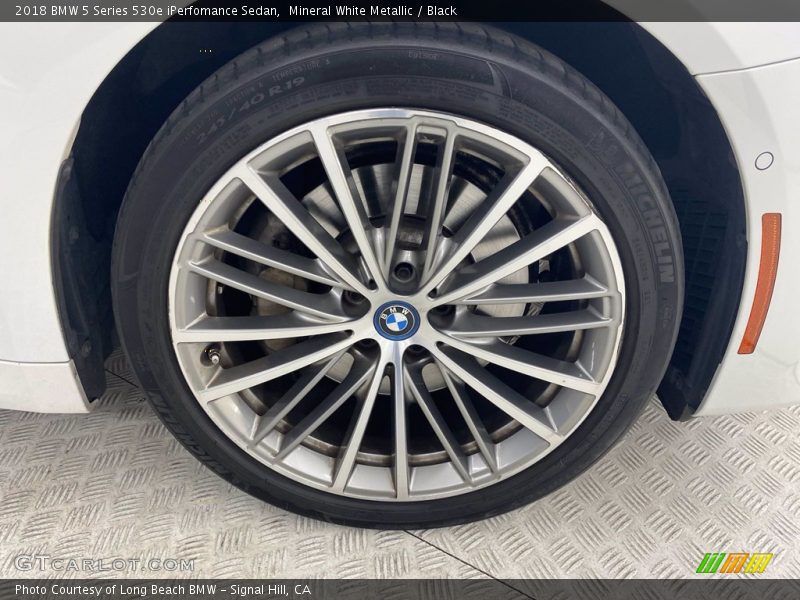 Mineral White Metallic / Black 2018 BMW 5 Series 530e iPerfomance Sedan