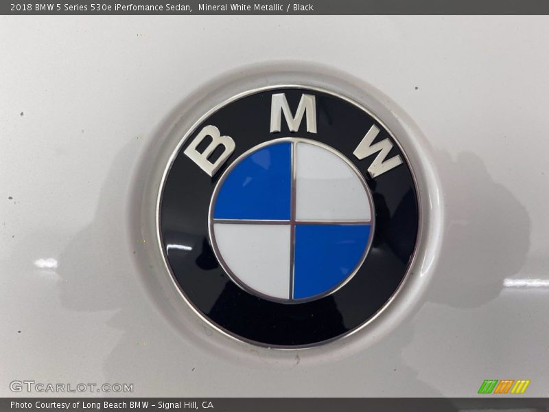 Mineral White Metallic / Black 2018 BMW 5 Series 530e iPerfomance Sedan