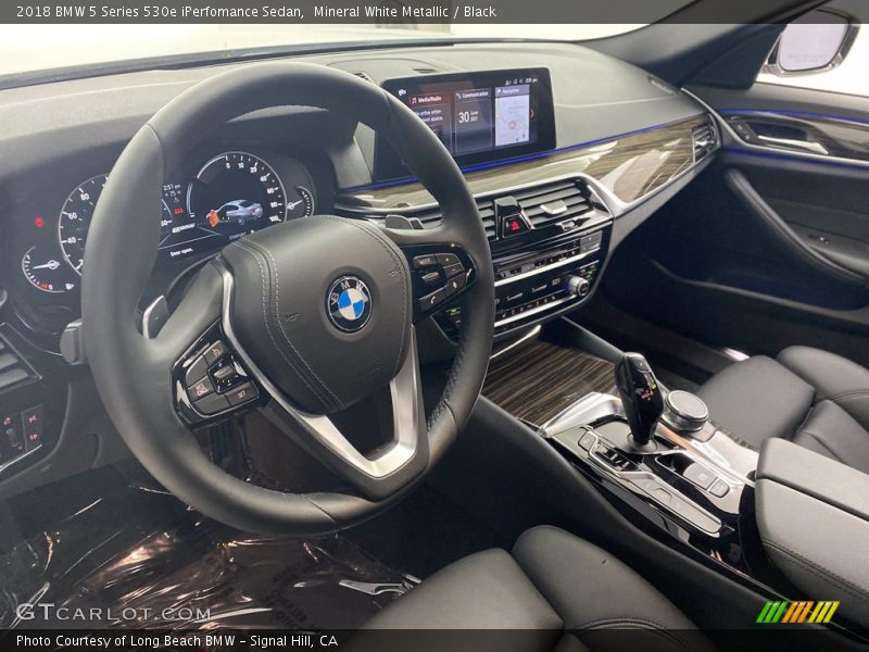 Mineral White Metallic / Black 2018 BMW 5 Series 530e iPerfomance Sedan