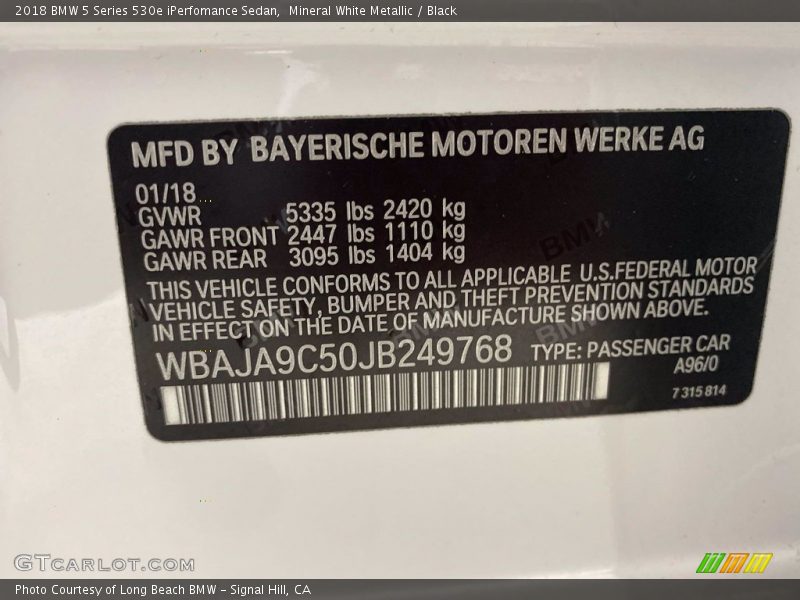 Mineral White Metallic / Black 2018 BMW 5 Series 530e iPerfomance Sedan