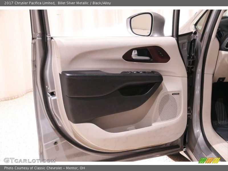 Billet Silver Metallic / Black/Alloy 2017 Chrysler Pacifica Limited