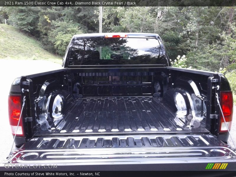 Diamond Black Crystal Pearl / Black 2021 Ram 1500 Classic Crew Cab 4x4