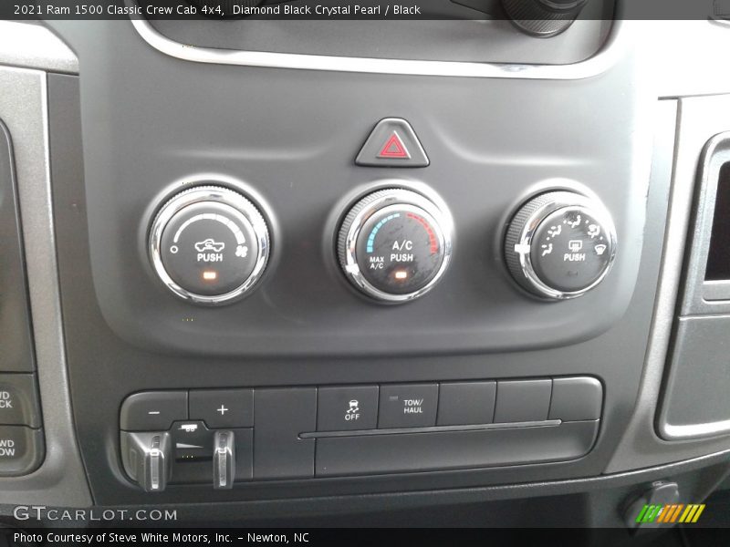 Diamond Black Crystal Pearl / Black 2021 Ram 1500 Classic Crew Cab 4x4