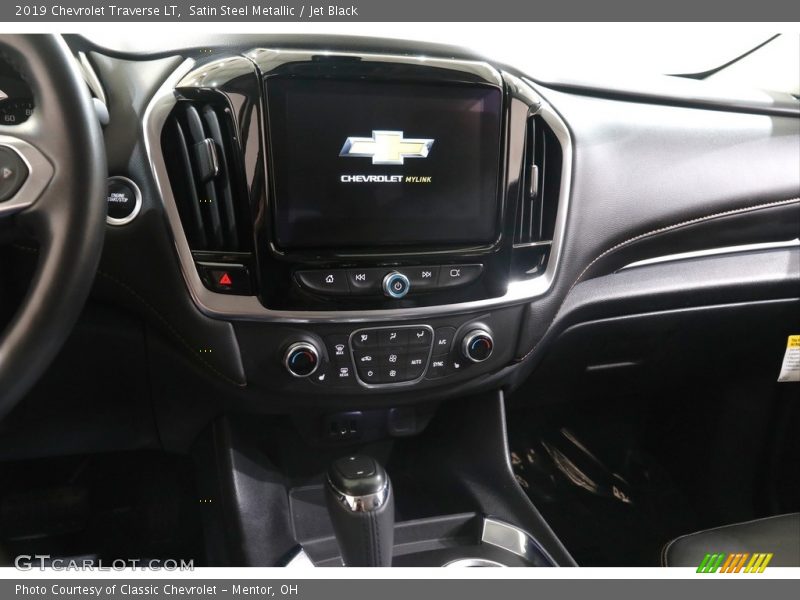Satin Steel Metallic / Jet Black 2019 Chevrolet Traverse LT