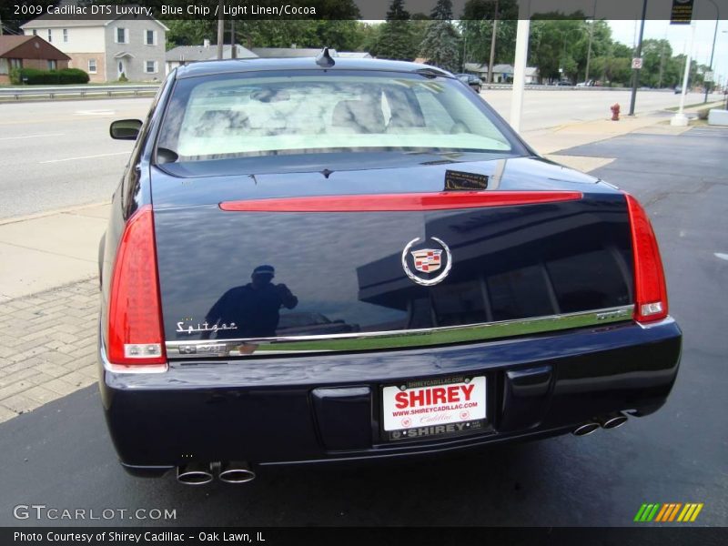Blue Chip / Light Linen/Cocoa 2009 Cadillac DTS Luxury