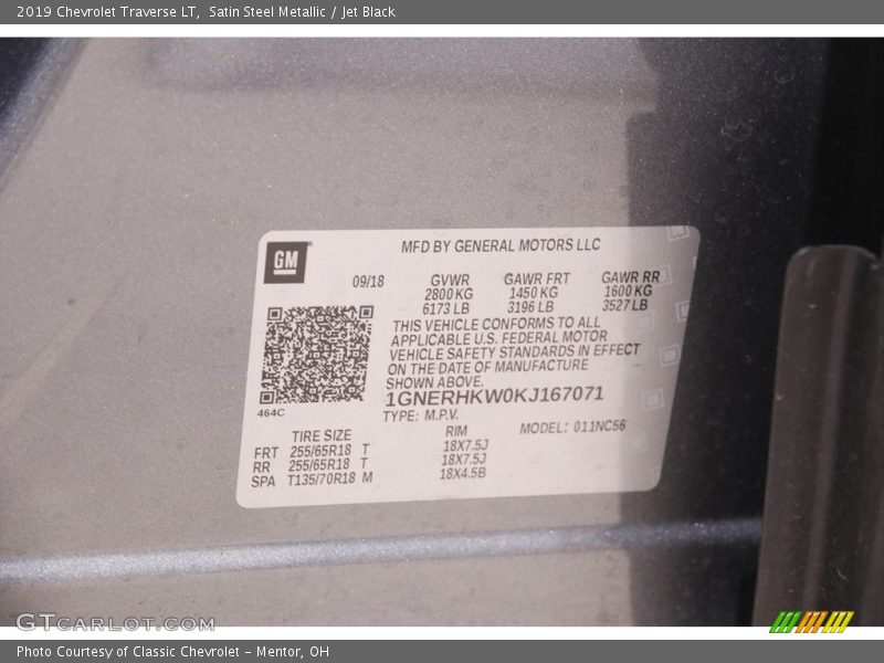 Satin Steel Metallic / Jet Black 2019 Chevrolet Traverse LT