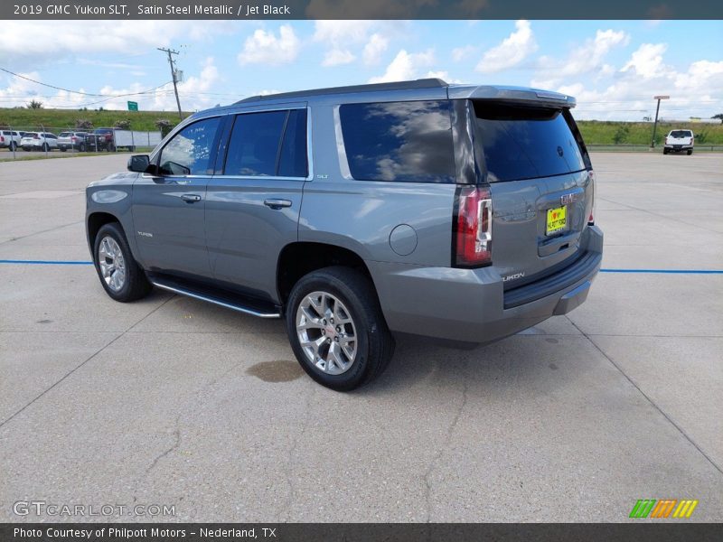 Satin Steel Metallic / Jet Black 2019 GMC Yukon SLT