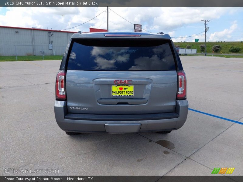 Satin Steel Metallic / Jet Black 2019 GMC Yukon SLT
