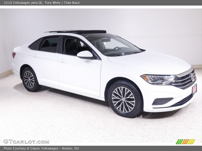 Pure White / Titan Black 2019 Volkswagen Jetta SE