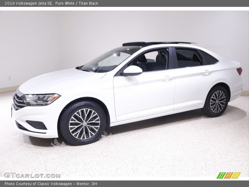 Pure White / Titan Black 2019 Volkswagen Jetta SE