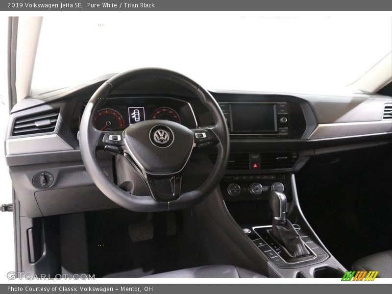 Pure White / Titan Black 2019 Volkswagen Jetta SE