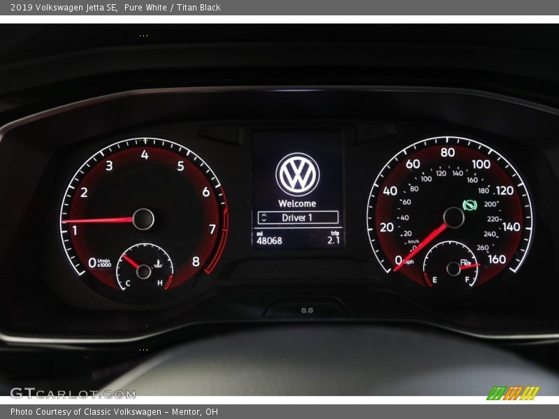 Pure White / Titan Black 2019 Volkswagen Jetta SE