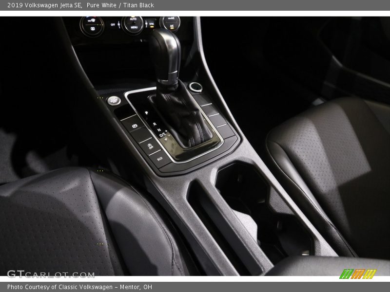 Pure White / Titan Black 2019 Volkswagen Jetta SE