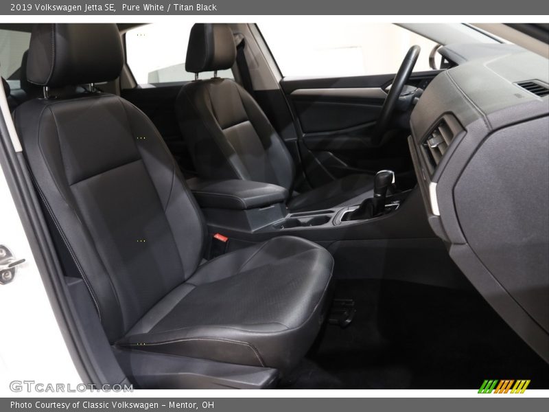 Pure White / Titan Black 2019 Volkswagen Jetta SE