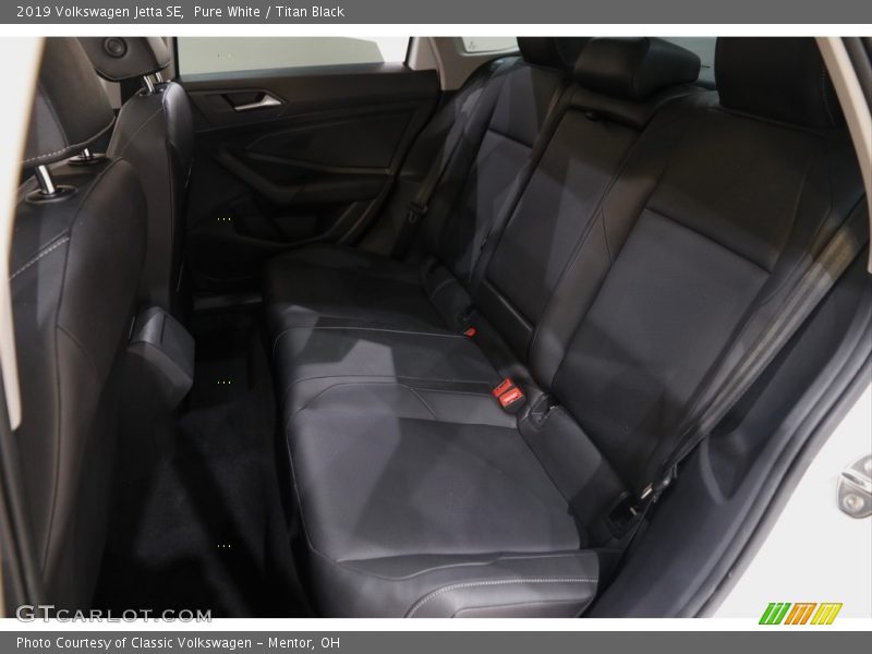 Pure White / Titan Black 2019 Volkswagen Jetta SE
