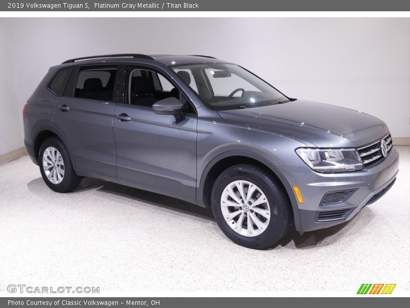 Platinum Gray Metallic / Titan Black 2019 Volkswagen Tiguan S