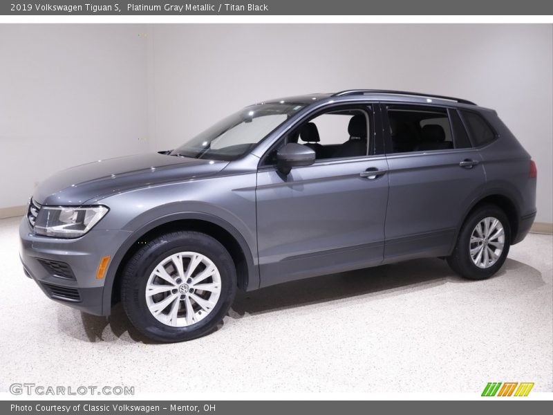 Platinum Gray Metallic / Titan Black 2019 Volkswagen Tiguan S