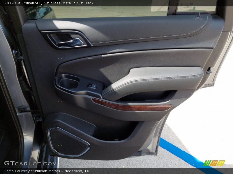 Satin Steel Metallic / Jet Black 2019 GMC Yukon SLT