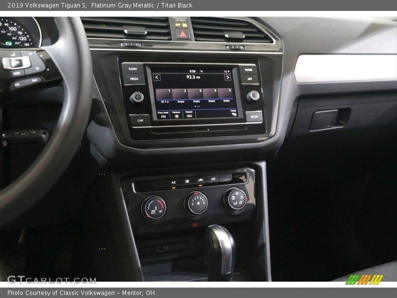 Platinum Gray Metallic / Titan Black 2019 Volkswagen Tiguan S