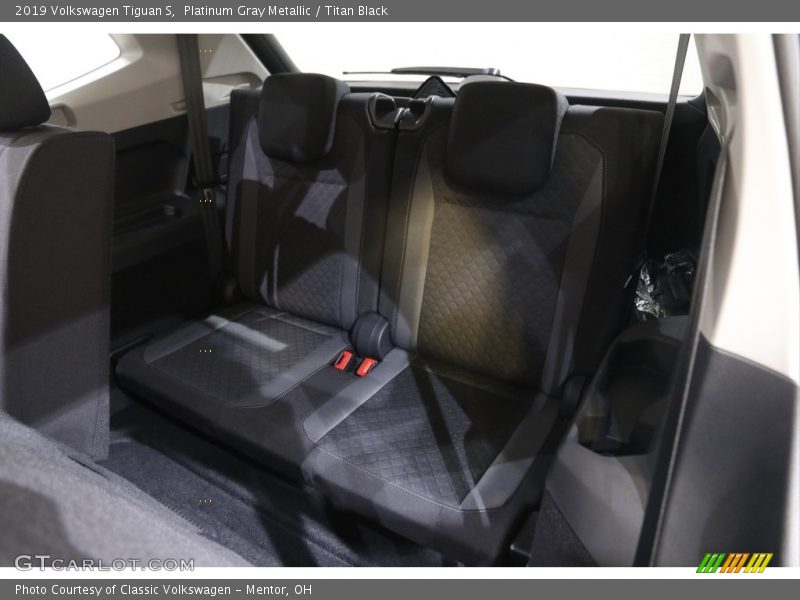 Platinum Gray Metallic / Titan Black 2019 Volkswagen Tiguan S