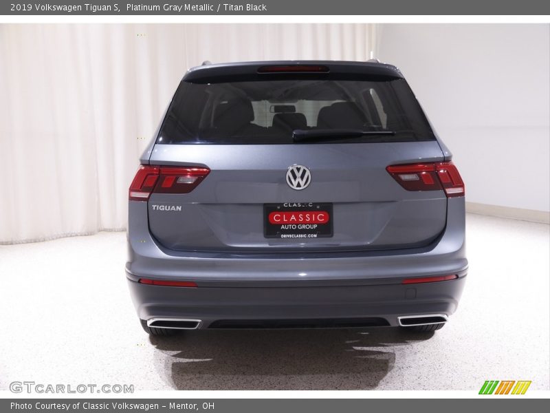 Platinum Gray Metallic / Titan Black 2019 Volkswagen Tiguan S