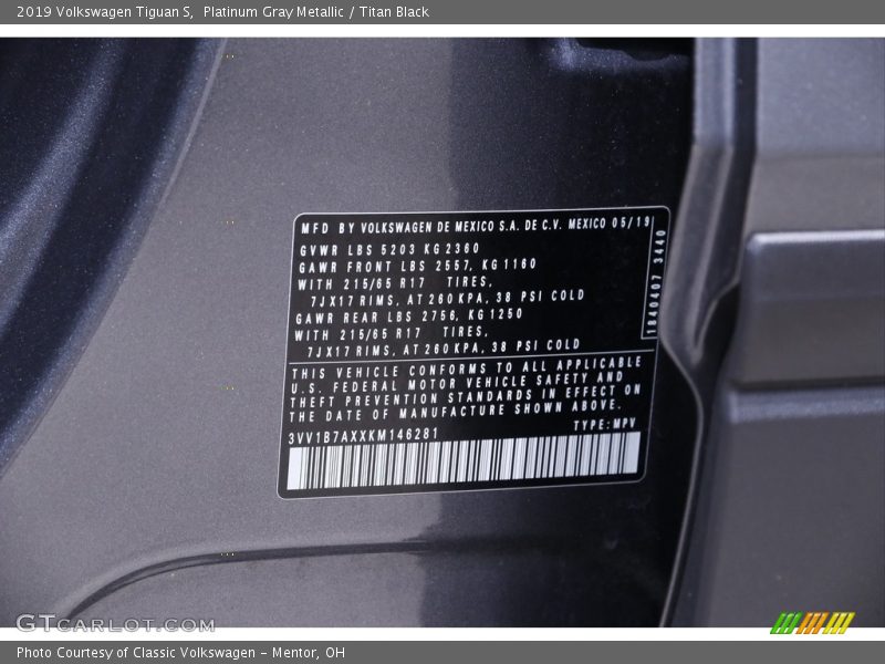 Platinum Gray Metallic / Titan Black 2019 Volkswagen Tiguan S