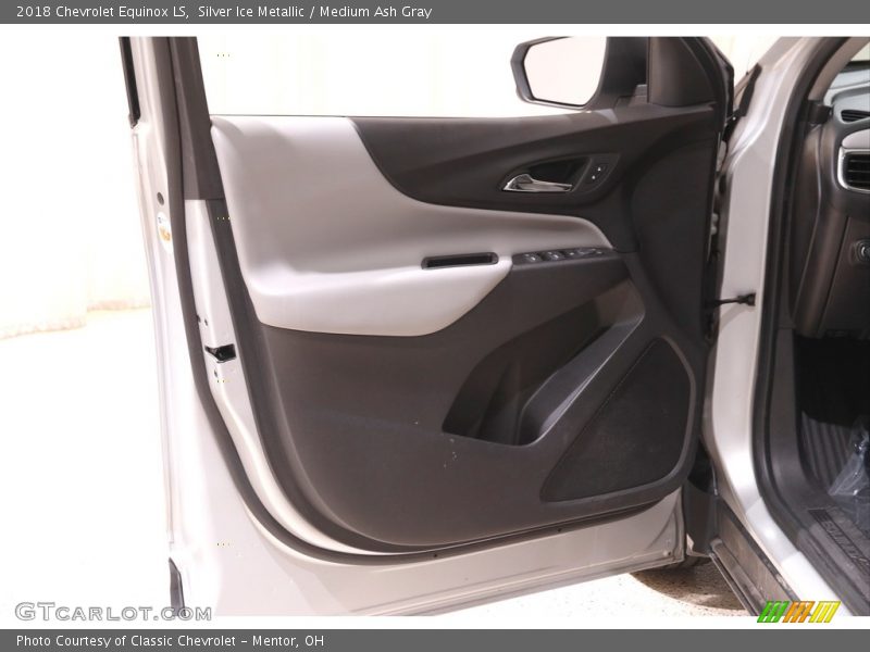 Silver Ice Metallic / Medium Ash Gray 2018 Chevrolet Equinox LS