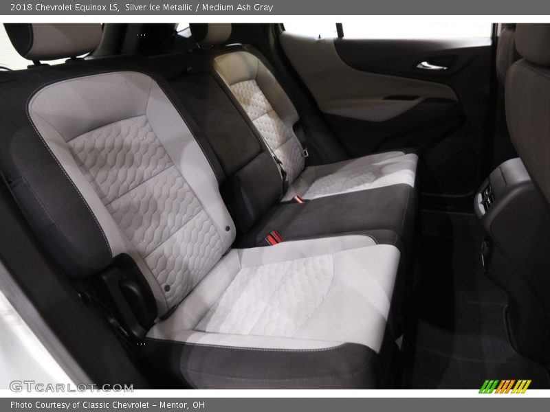 Silver Ice Metallic / Medium Ash Gray 2018 Chevrolet Equinox LS