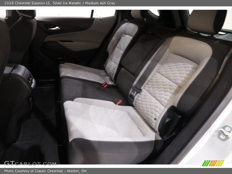 Silver Ice Metallic / Medium Ash Gray 2018 Chevrolet Equinox LS