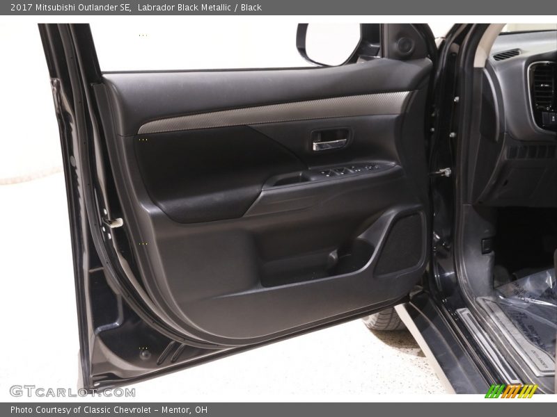 Door Panel of 2017 Outlander SE