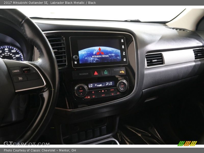 Labrador Black Metallic / Black 2017 Mitsubishi Outlander SE