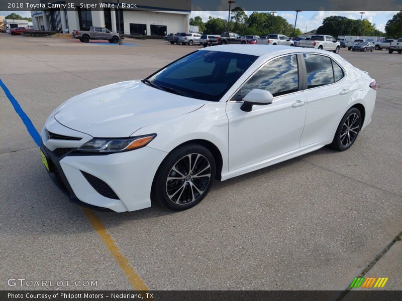 Super White / Black 2018 Toyota Camry SE