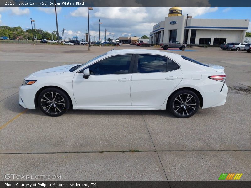 Super White / Black 2018 Toyota Camry SE