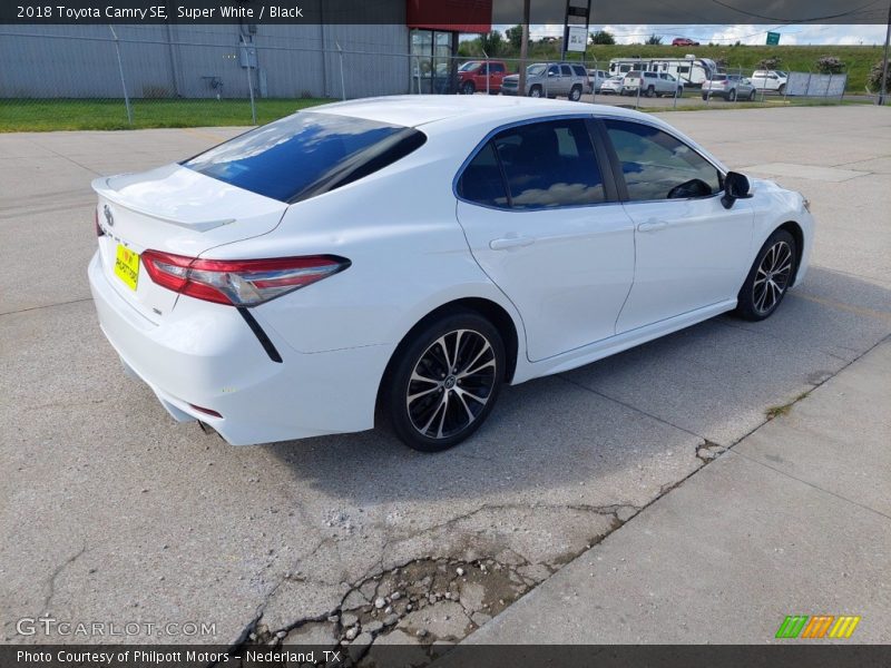 Super White / Black 2018 Toyota Camry SE