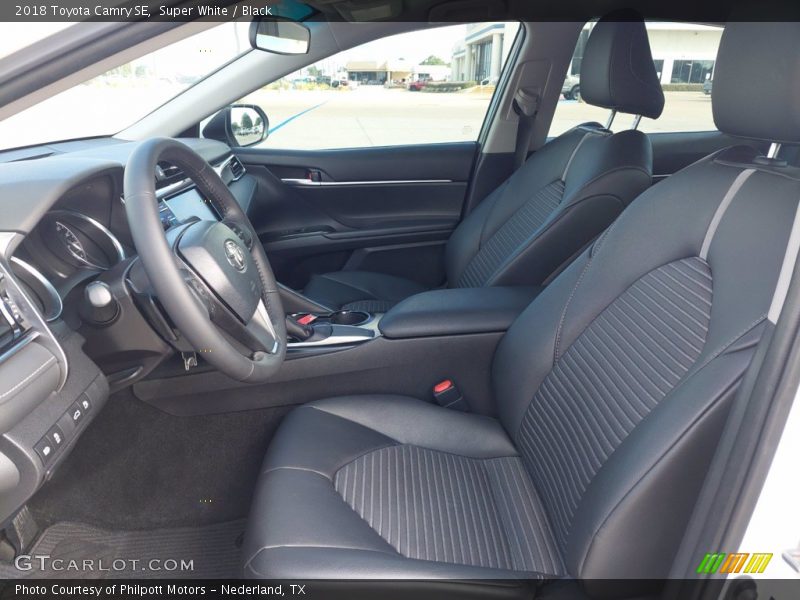 Super White / Black 2018 Toyota Camry SE
