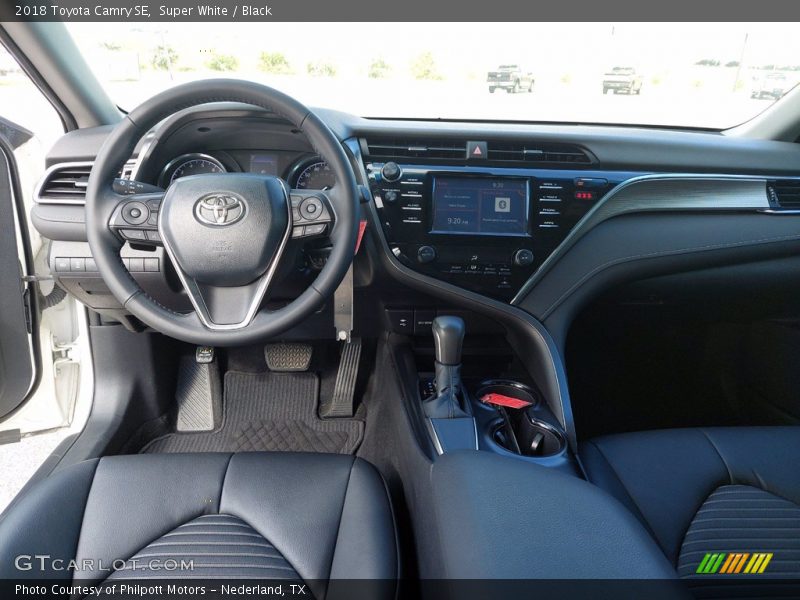 Super White / Black 2018 Toyota Camry SE